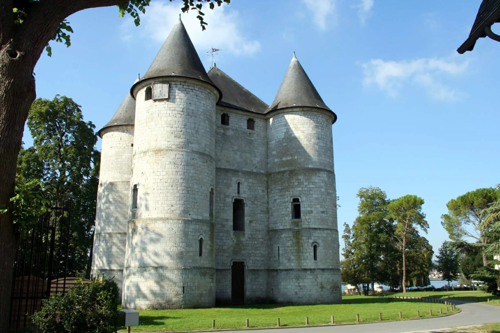 Ancien château de Vernonnet, dit Château des Tourelles, Vernon – Eure
