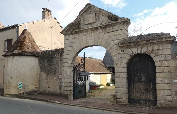 Ancien manoir, dit Porte de la Perrine, Morée – Loir-et-Cher