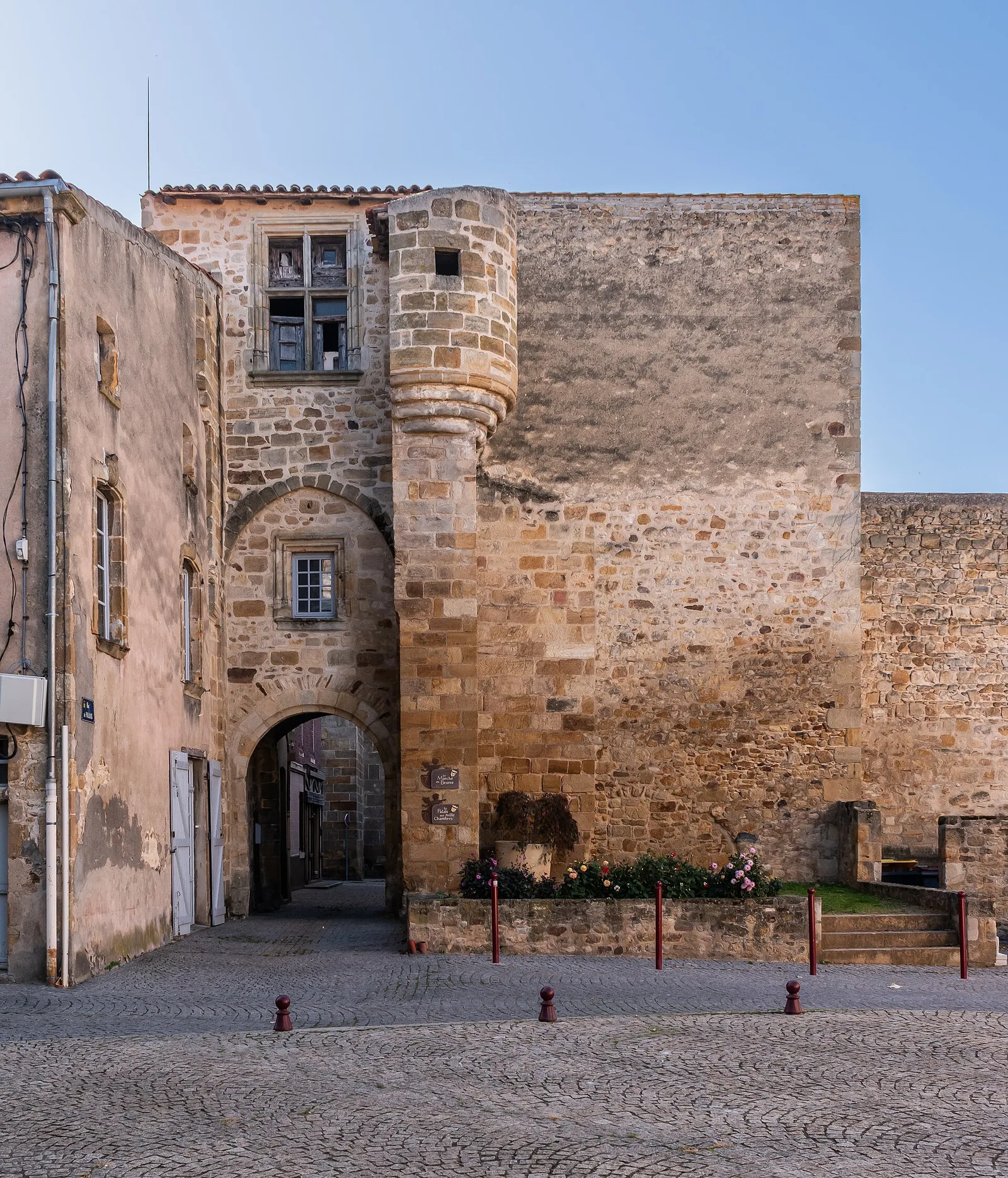 Ancien palais des Comtes d'Auvergne, Vic-le-Comte – Puy-de-Dôme