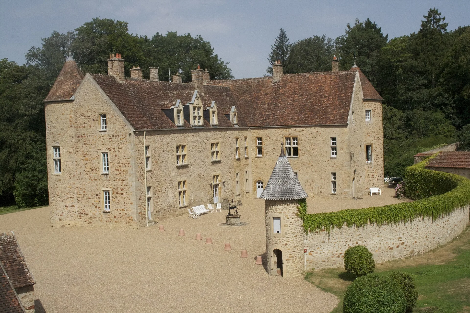 Château de Besne, Saint-Péreuse – Nièvre