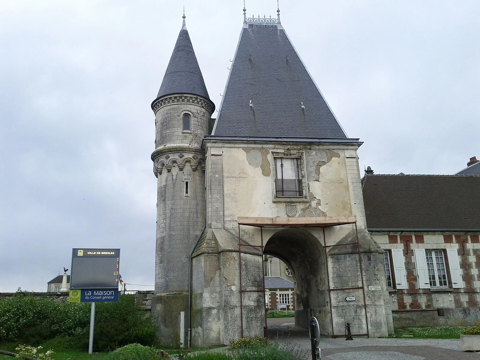 Château de Bresles, ancienne résidence des évêques de Beauvais, Bresles – Oise