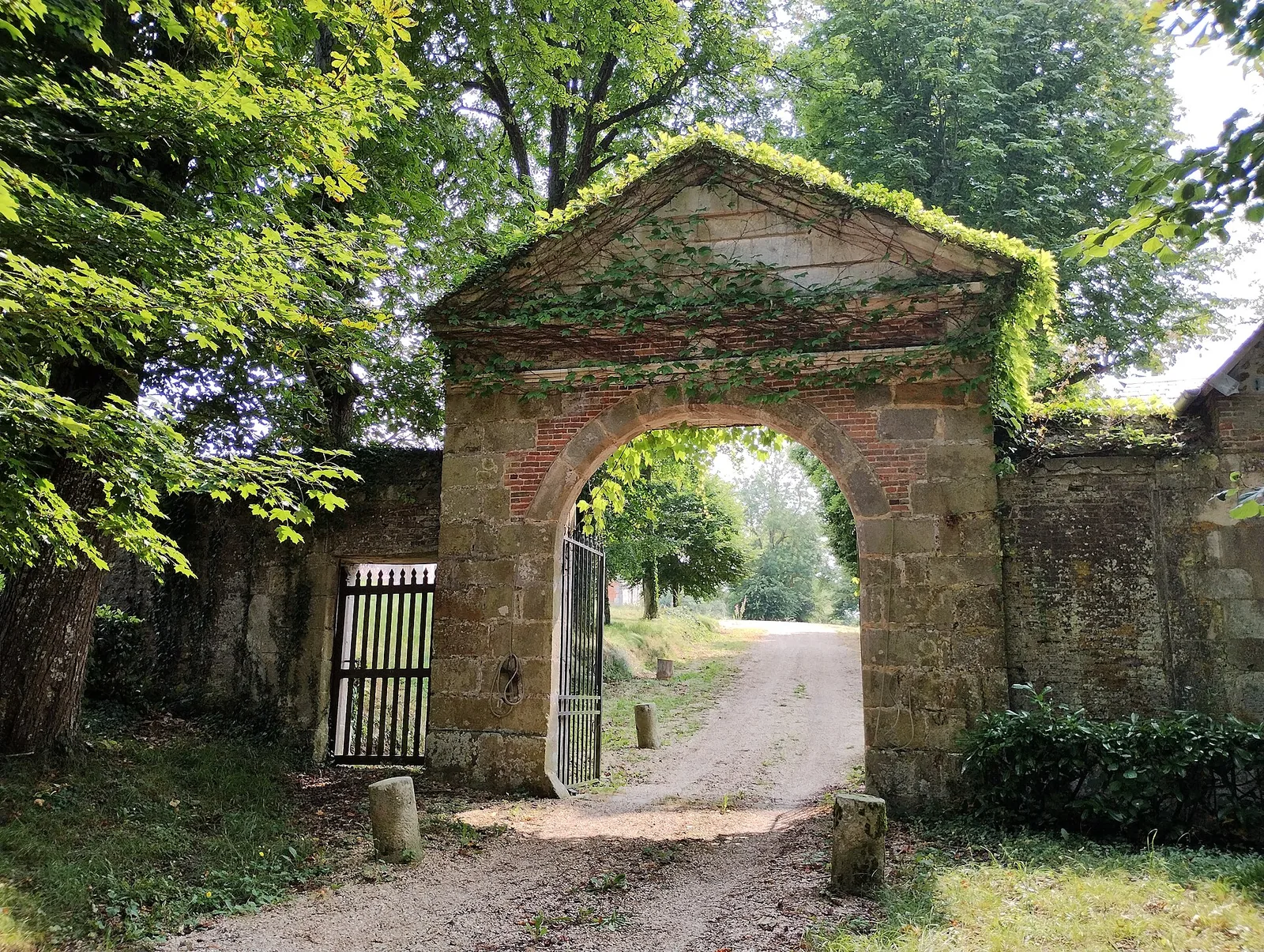 Château de Cernières, Saint-Pierre-de-Cernières – Eure