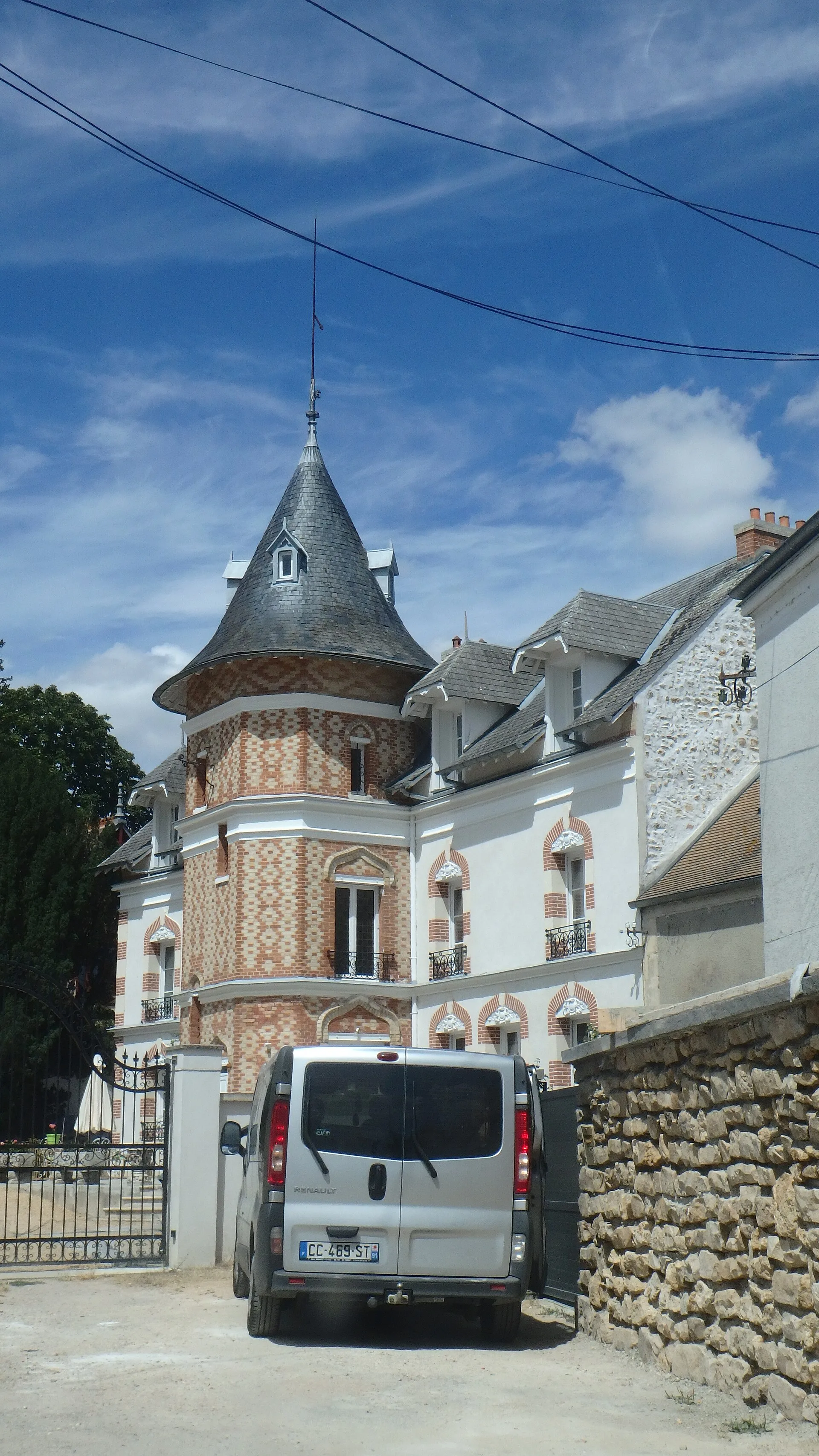 Château de D'Huison-Longueville, D'Huison-Longueville – Essonne