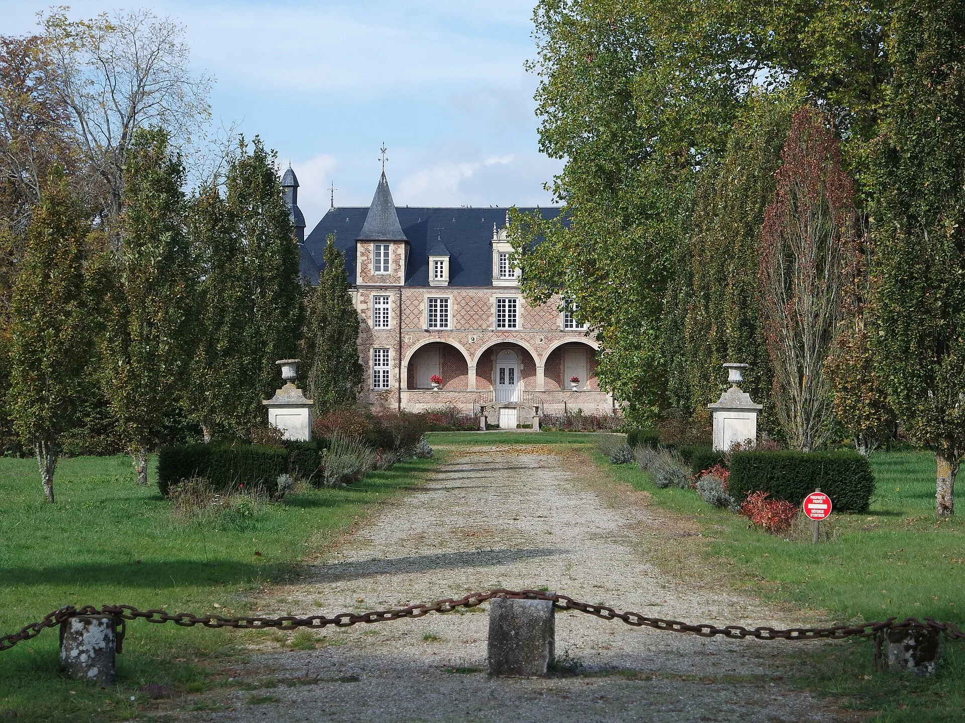 Château de Dornes, Dornes – Nièvre