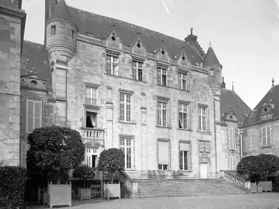 Château de Fresneaux-Montchevreuil