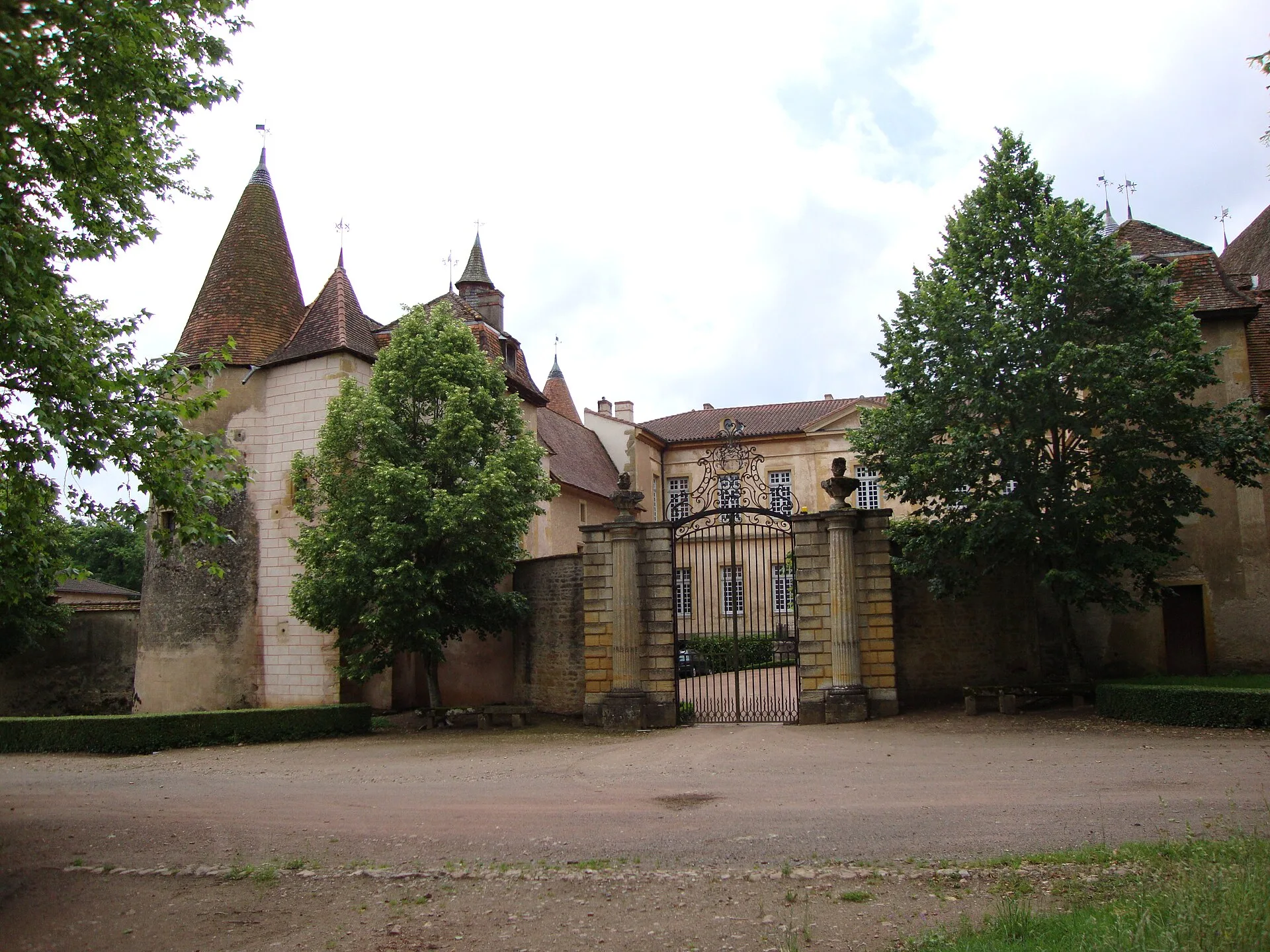 Château de Gatellier (également sur commune de Charlieu), Saint-Denis-de-Cabanne – Loire
