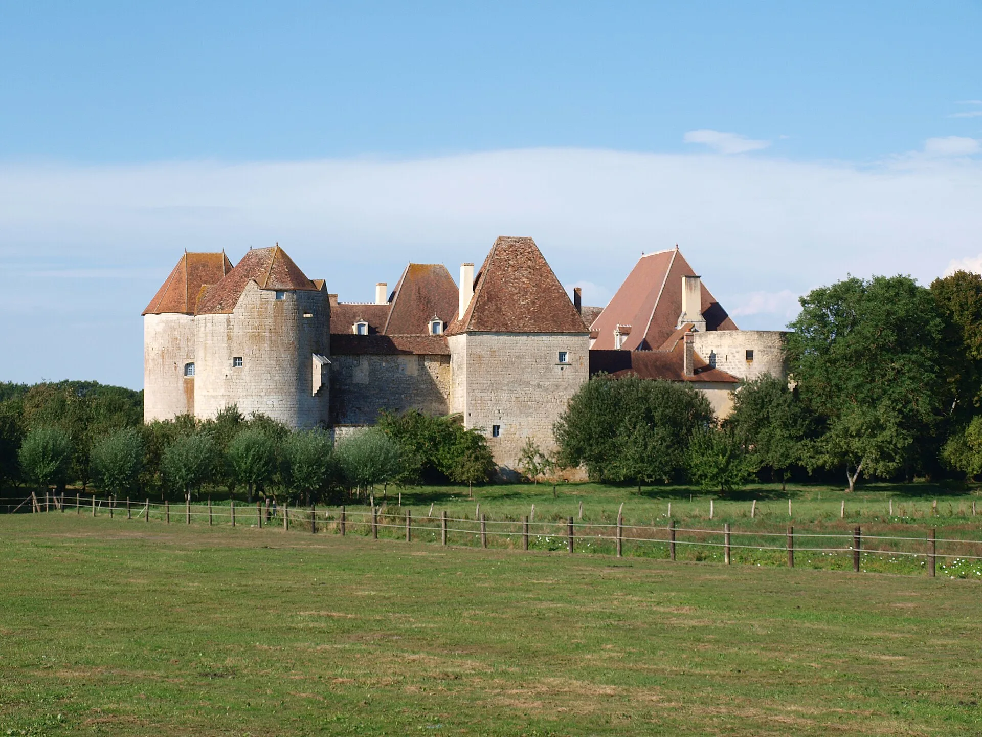 Château de la Motte-Josserand, Perroy – Nièvre