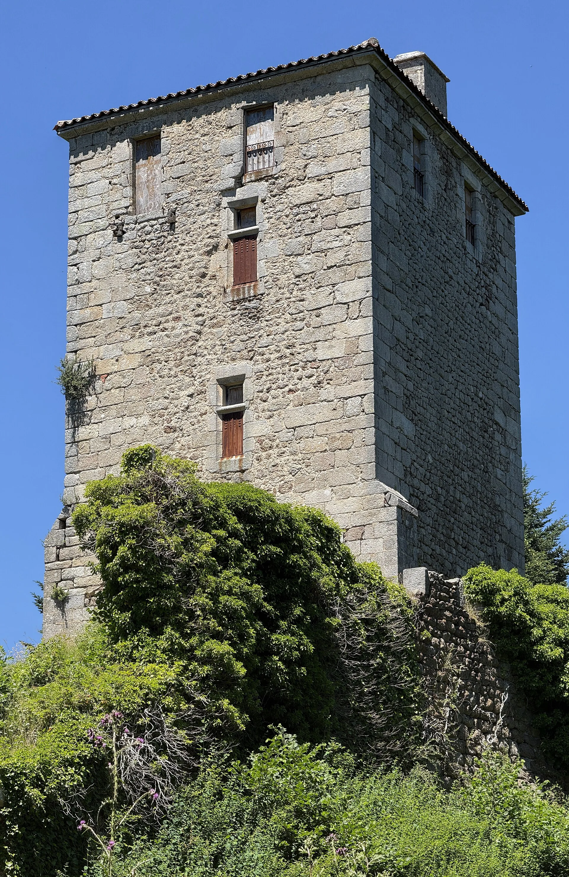 Château de la Roue, Saint-Anthème – Puy-de-Dôme