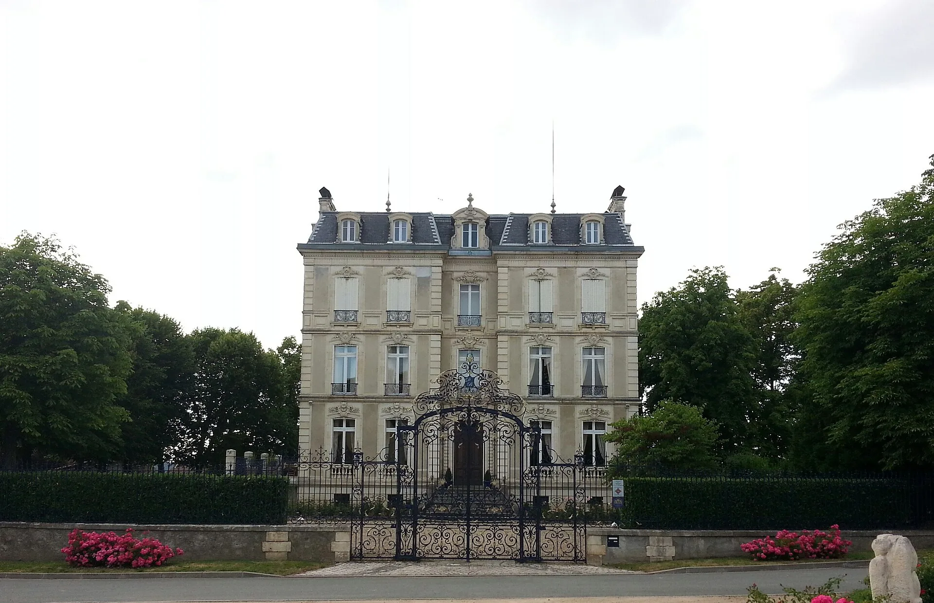 Château de Lord Davis, Charbonnières-les-Vieilles – Puy-de-Dôme