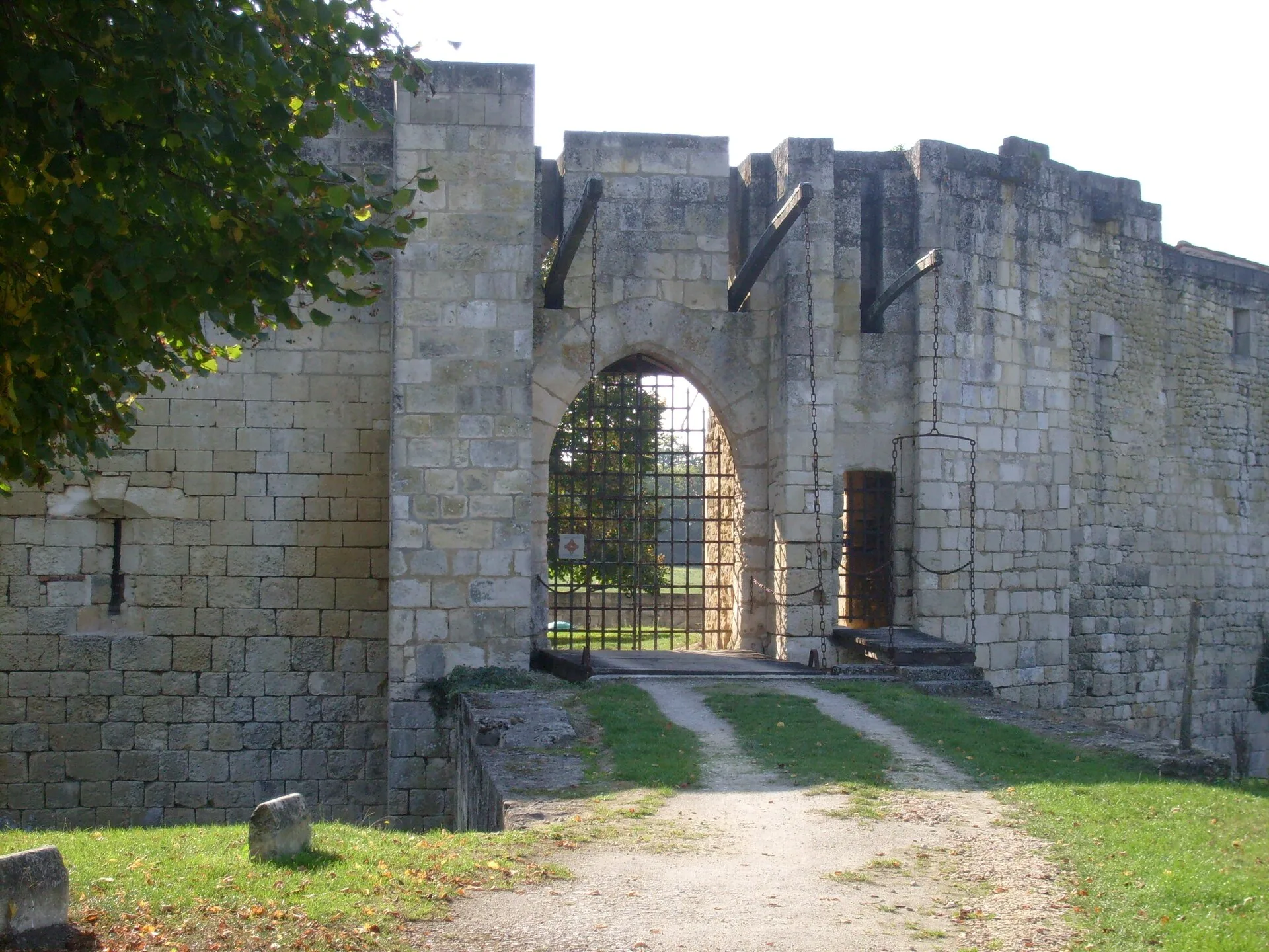 Château de Nieul-lès-Saintes