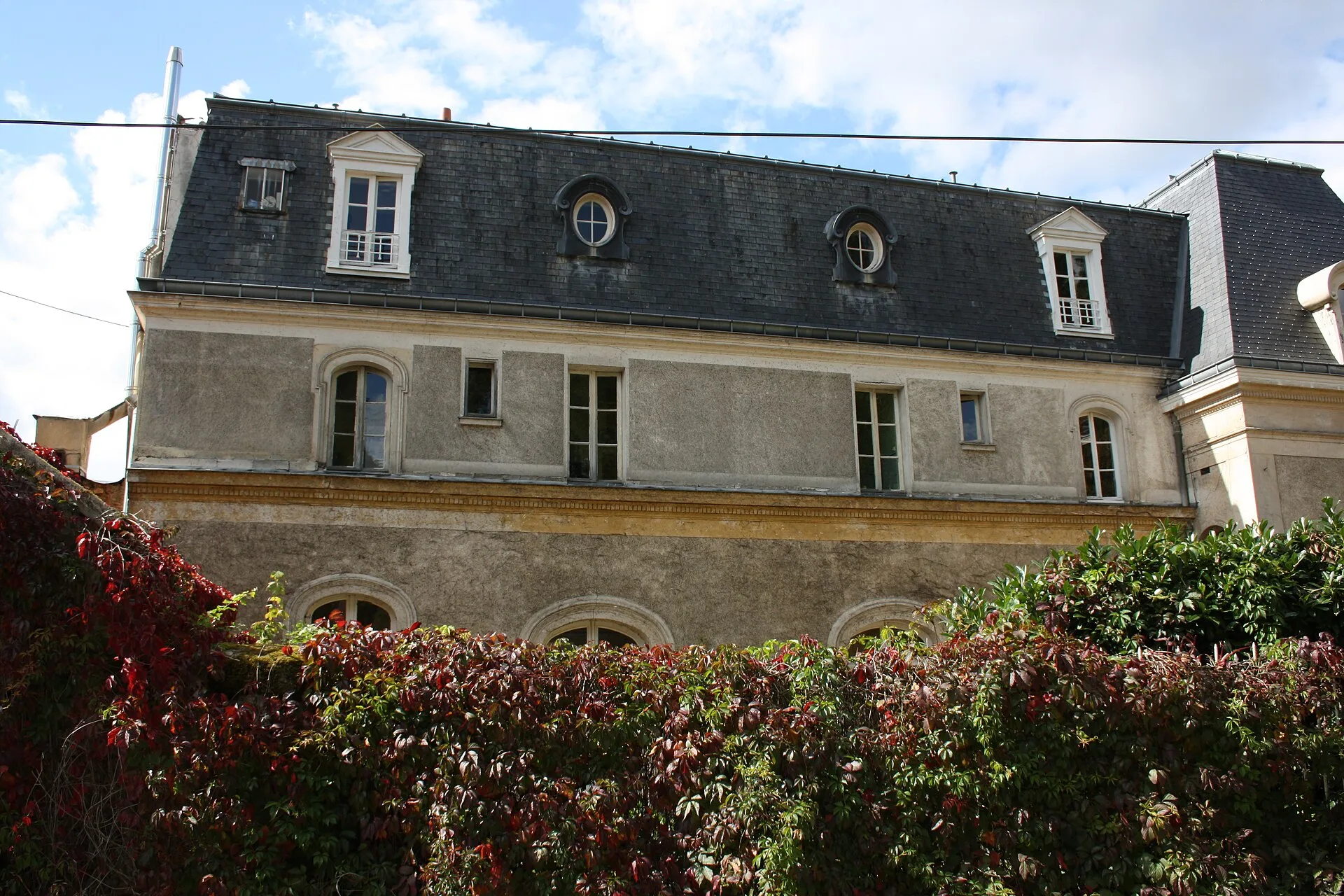 Château des Ambésis, Le Mesnil-Saint-Denis – Yvelines