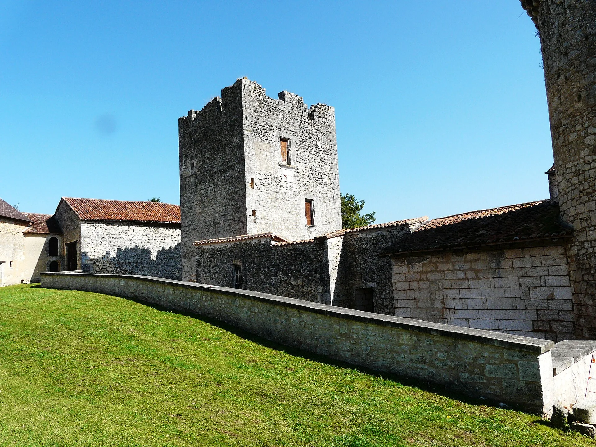 Château des Bernardières, Champeaux-et-la-Chapelle-Pommier – Dordogne