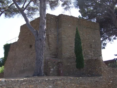 Château des seigneurs de Fos