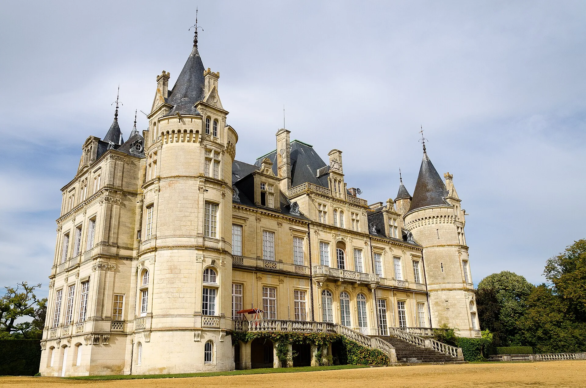 Château du Luart, Le Luart – Sarthe