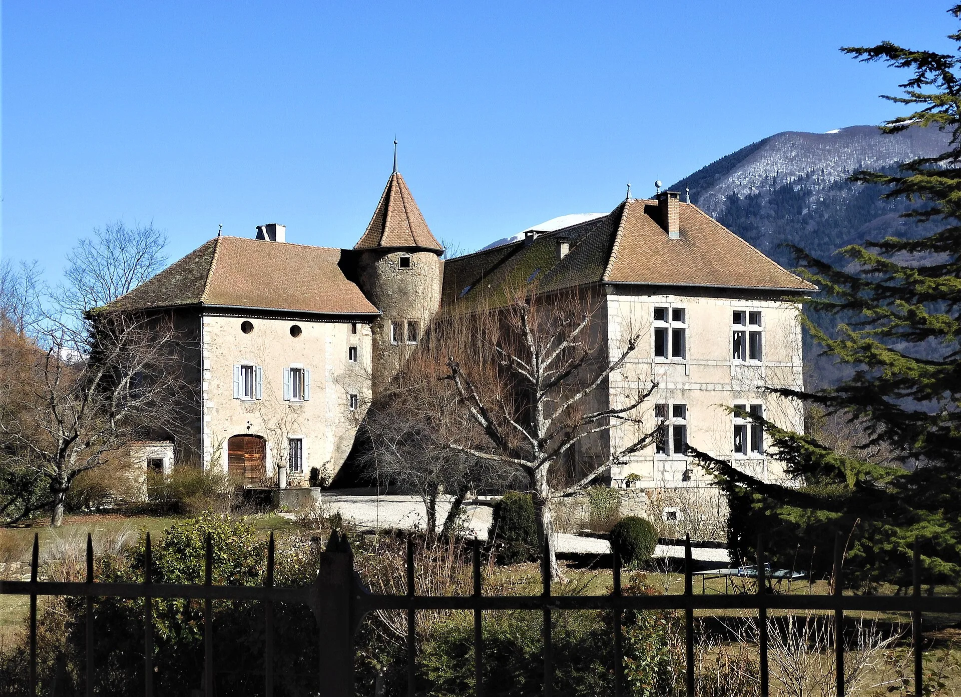 Château du Paquier, Saint-Martin-de-la-Cluze – Isère