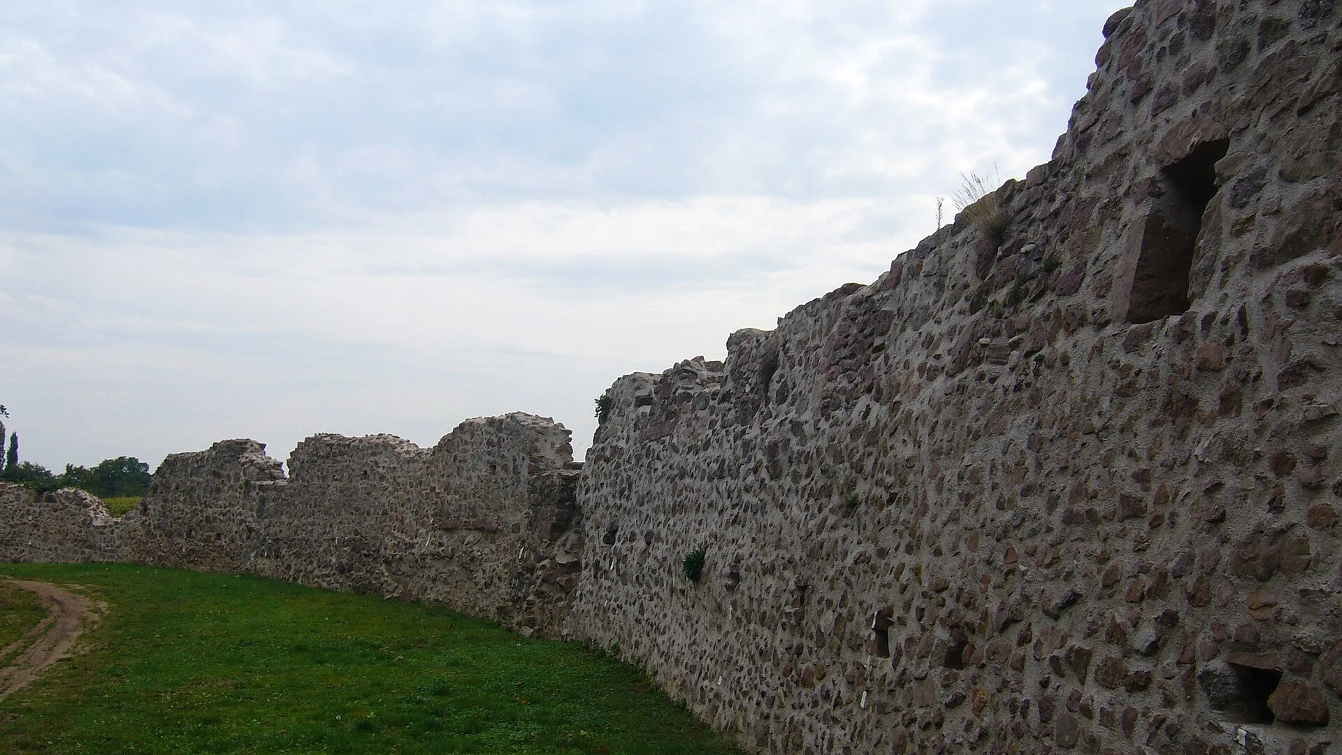 Château et cimetière de Châtenois