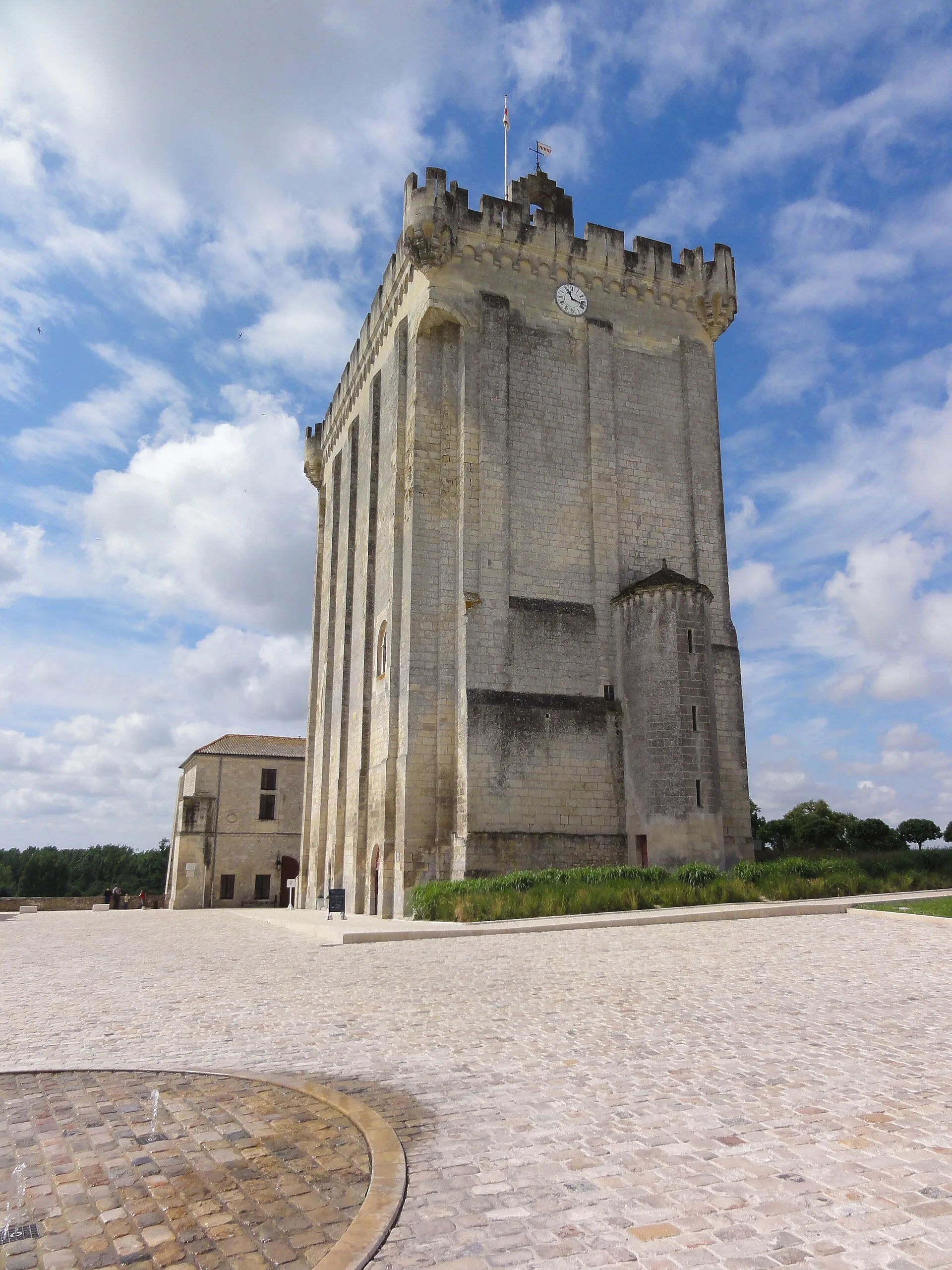 Donjon de Pons
