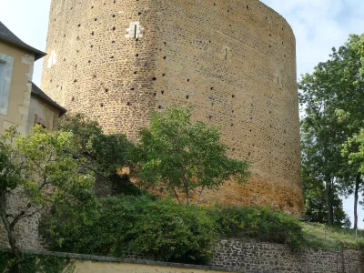 Donjon de Saint-Sauveur-en-Puisaye