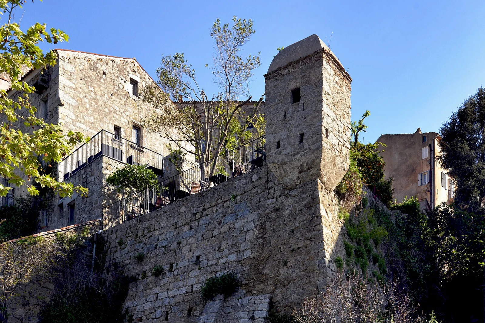 Echauguette et rempart attenant