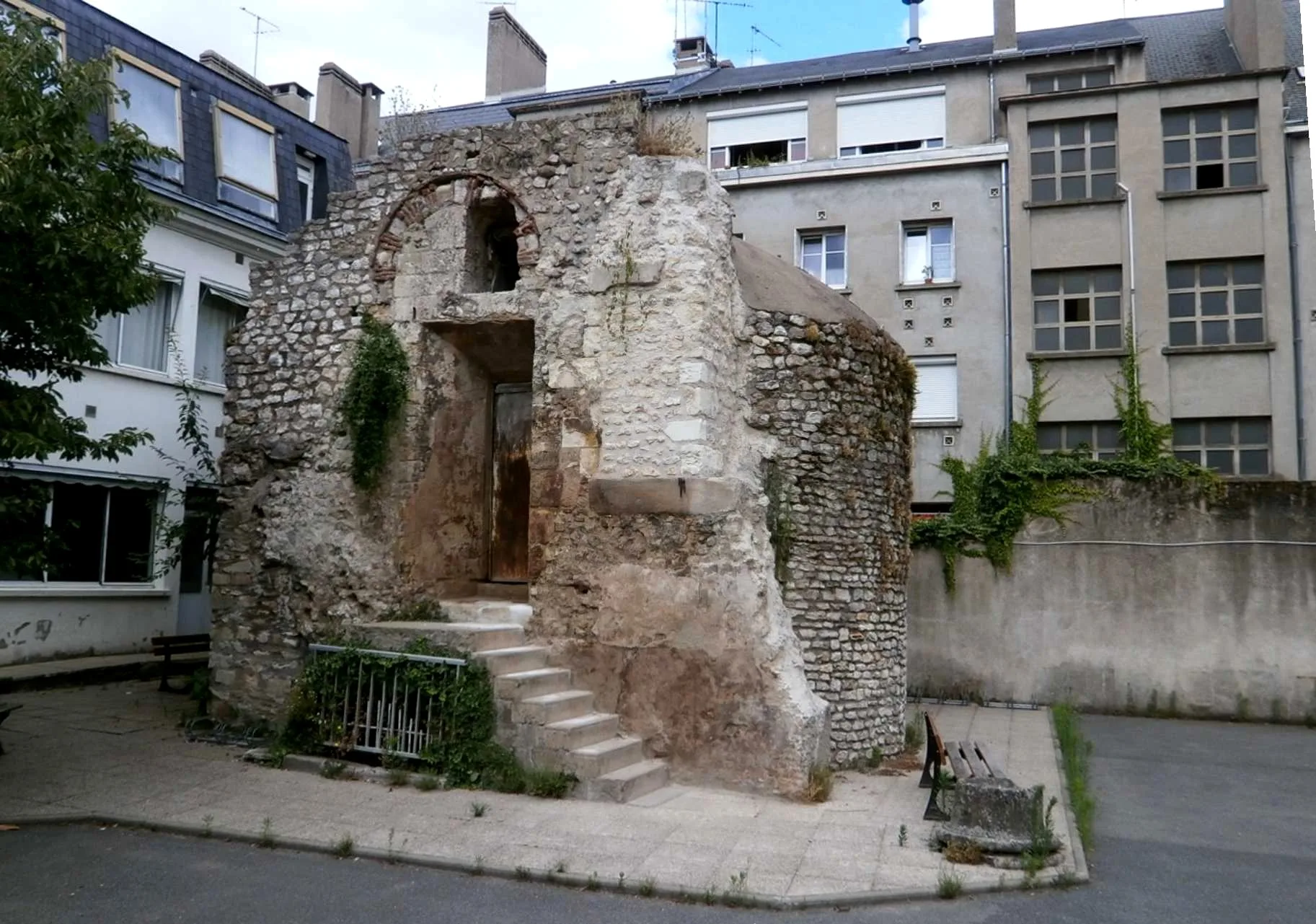 Enceinte de Châteauneuf, Tours – Indre-et-Loire