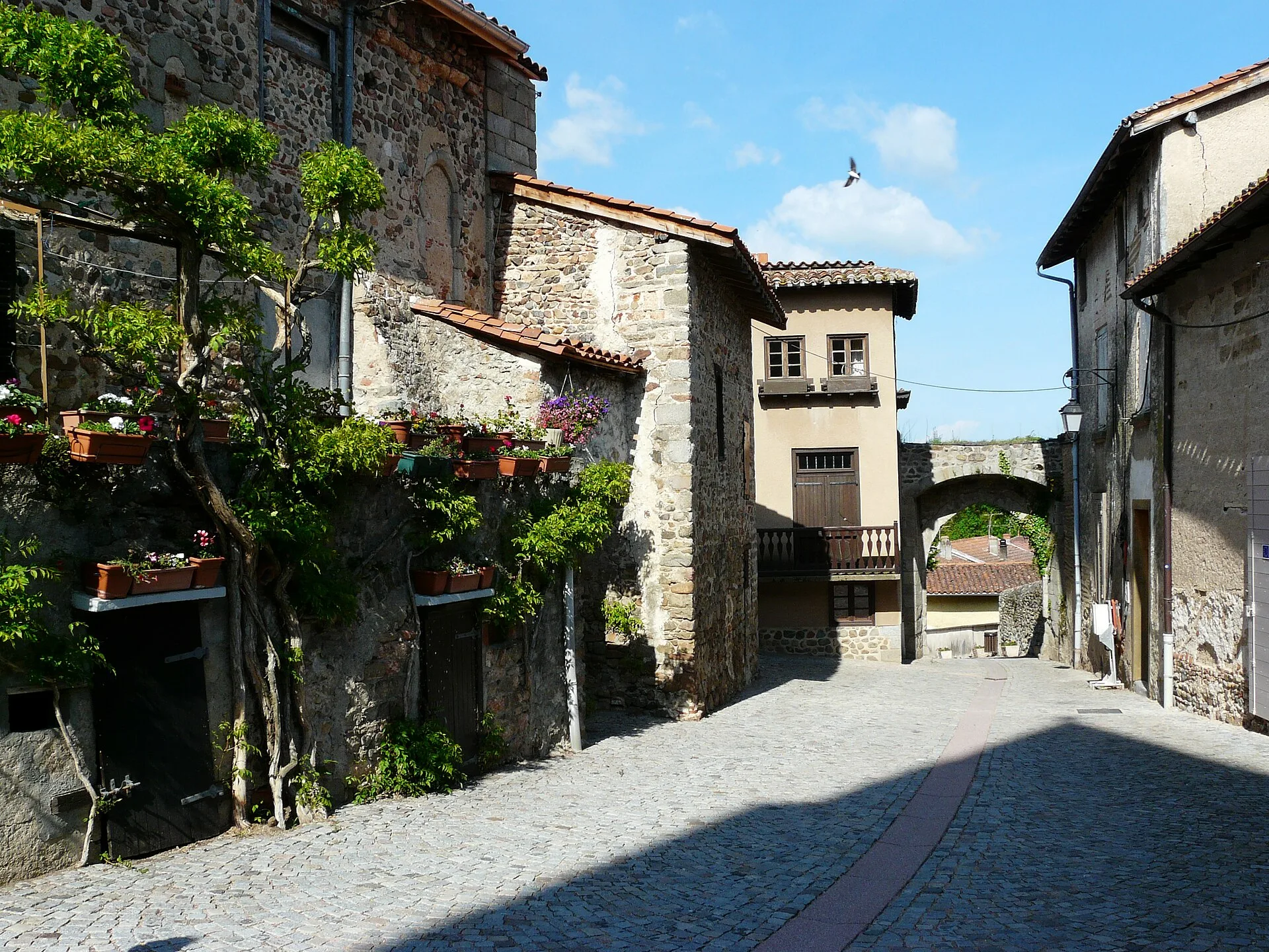 Enceinte de Pommiers-en-Forez, Pommiers-en-Forez – Loire
