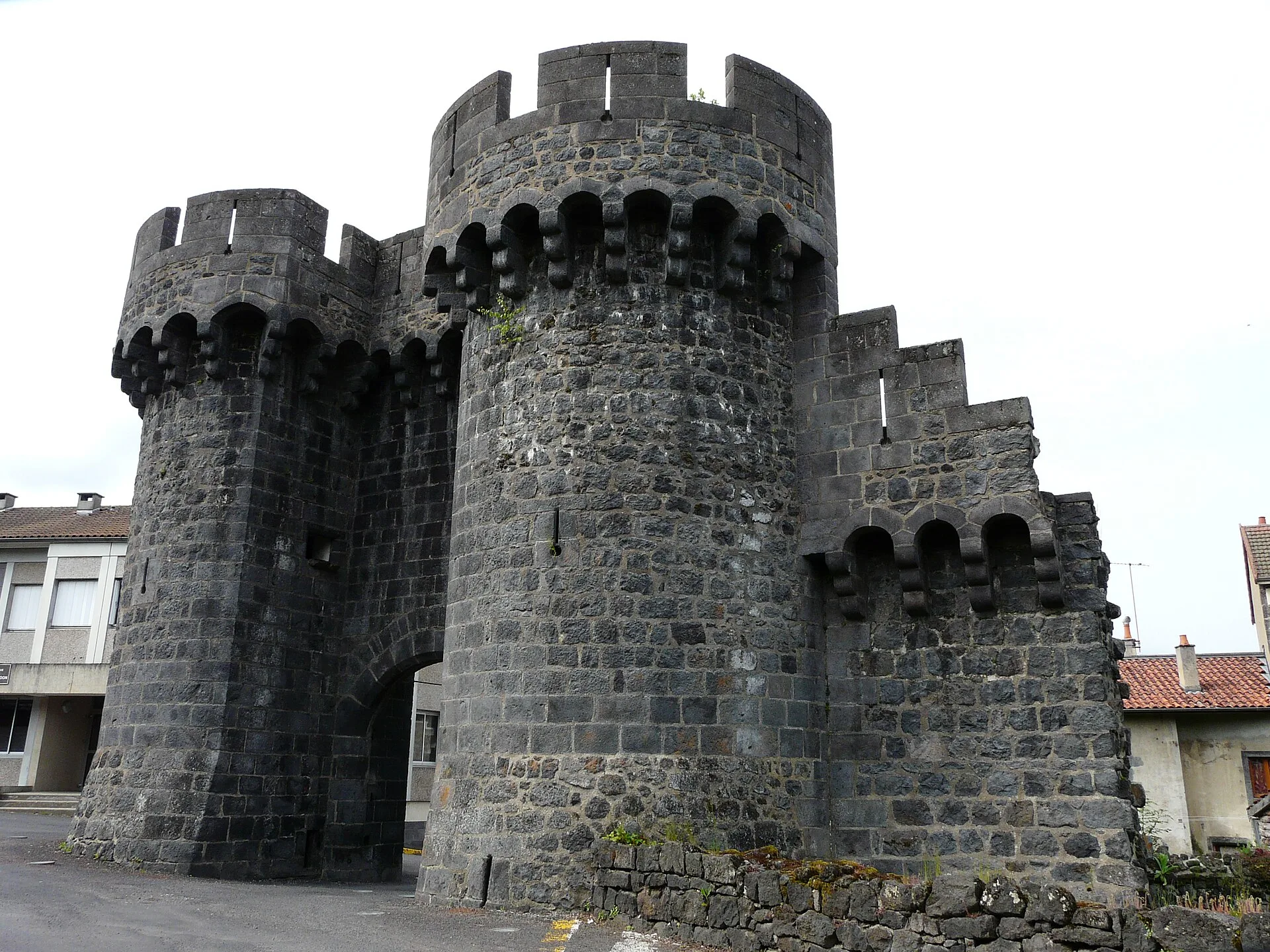 Enceinte de Pontgibaud, Pontgibaud – Puy-de-Dôme