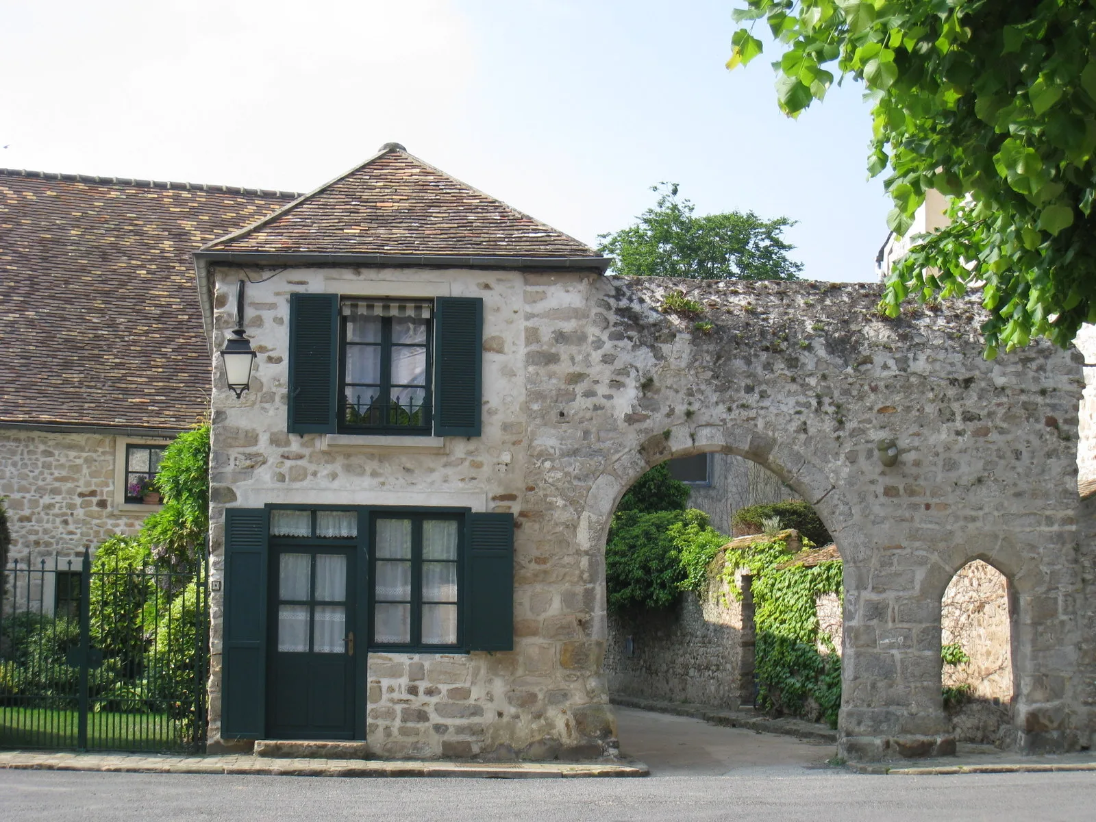 Enceinte de Saint-Sulpice-de-Favières, Saint-Sulpice-de-Favières – Essonne