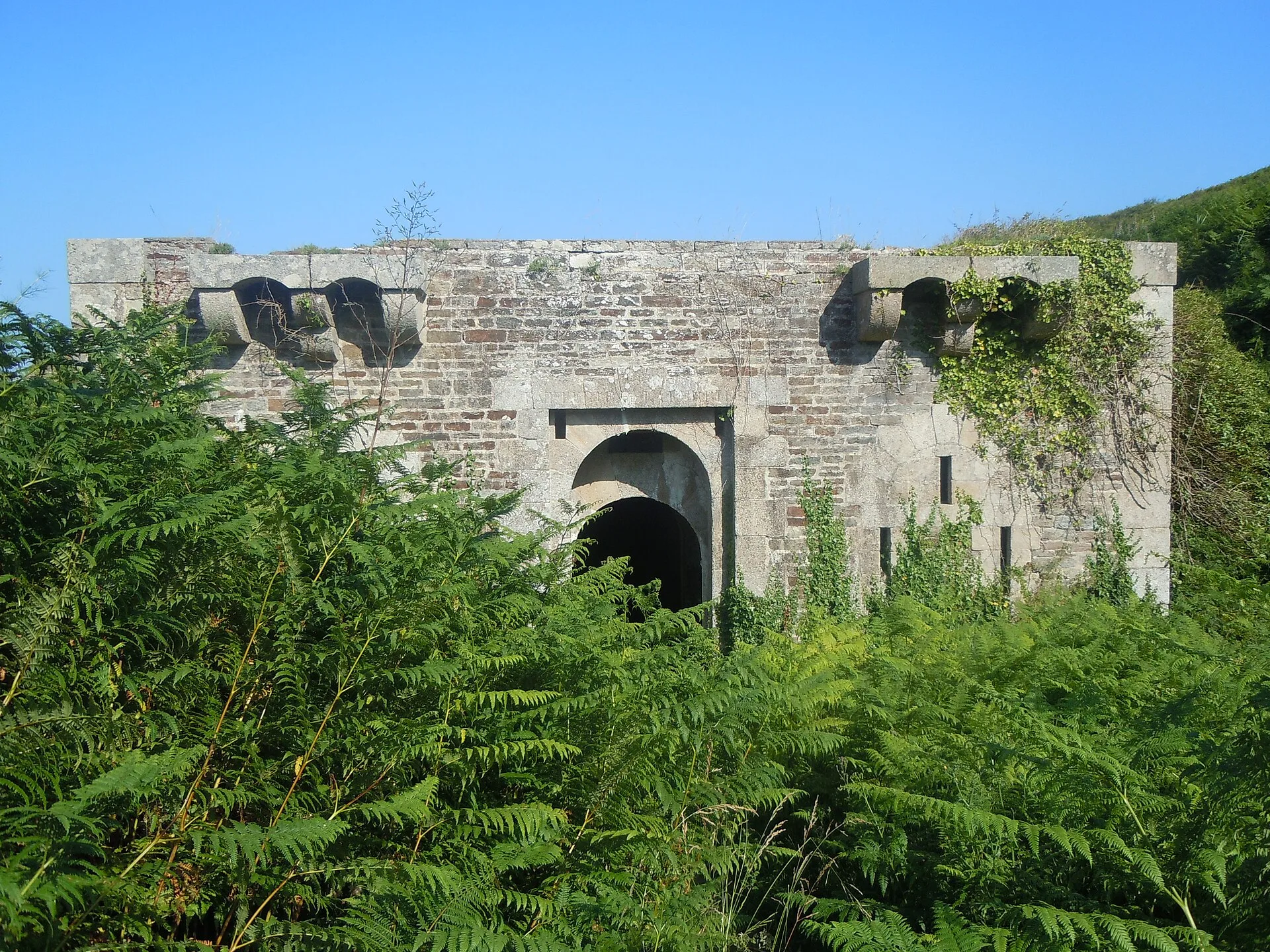Ensemble fortifié de La Ferrière, Locmaria – Morbihan
