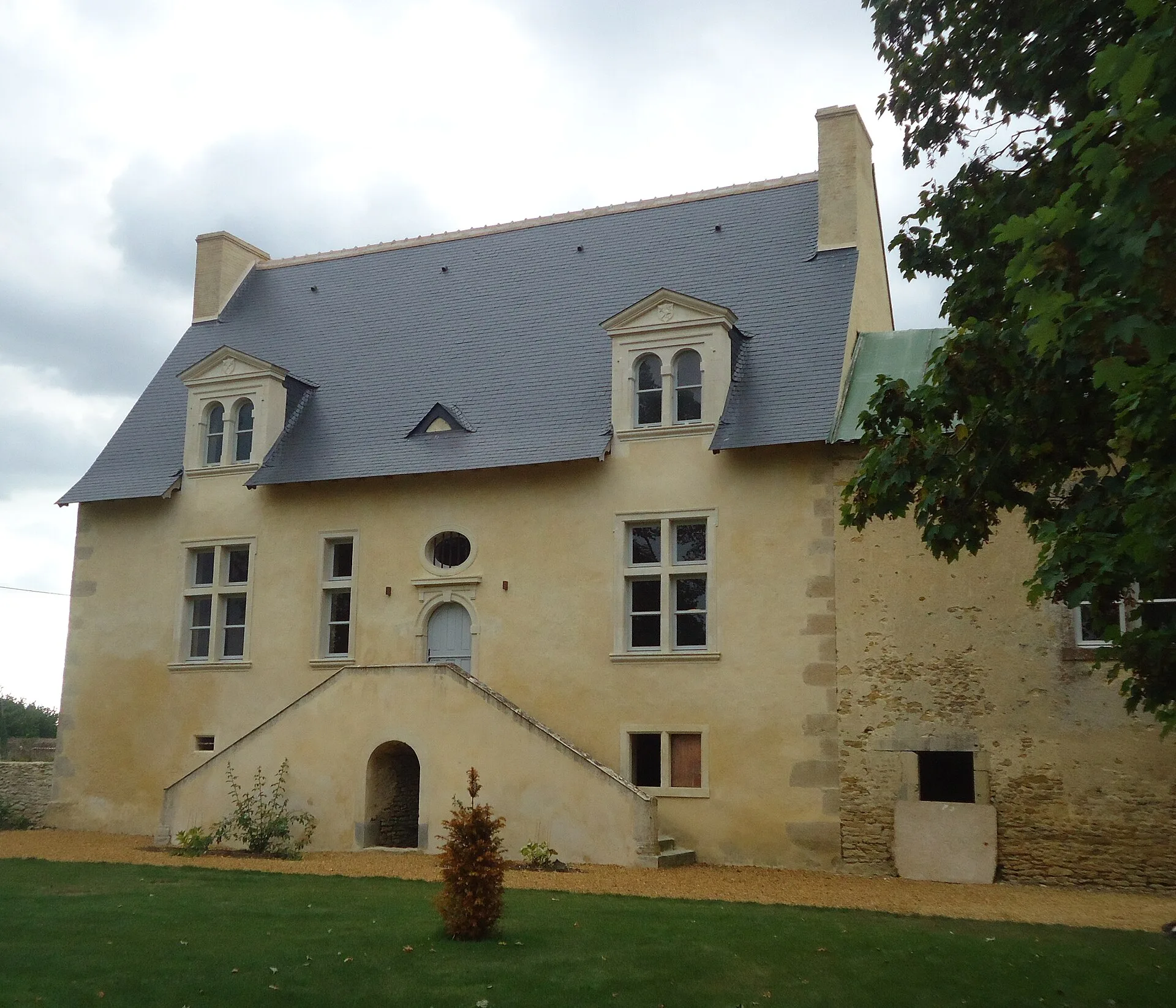 Manoir de Guiberne, Vallon-sur-Gée – Sarthe