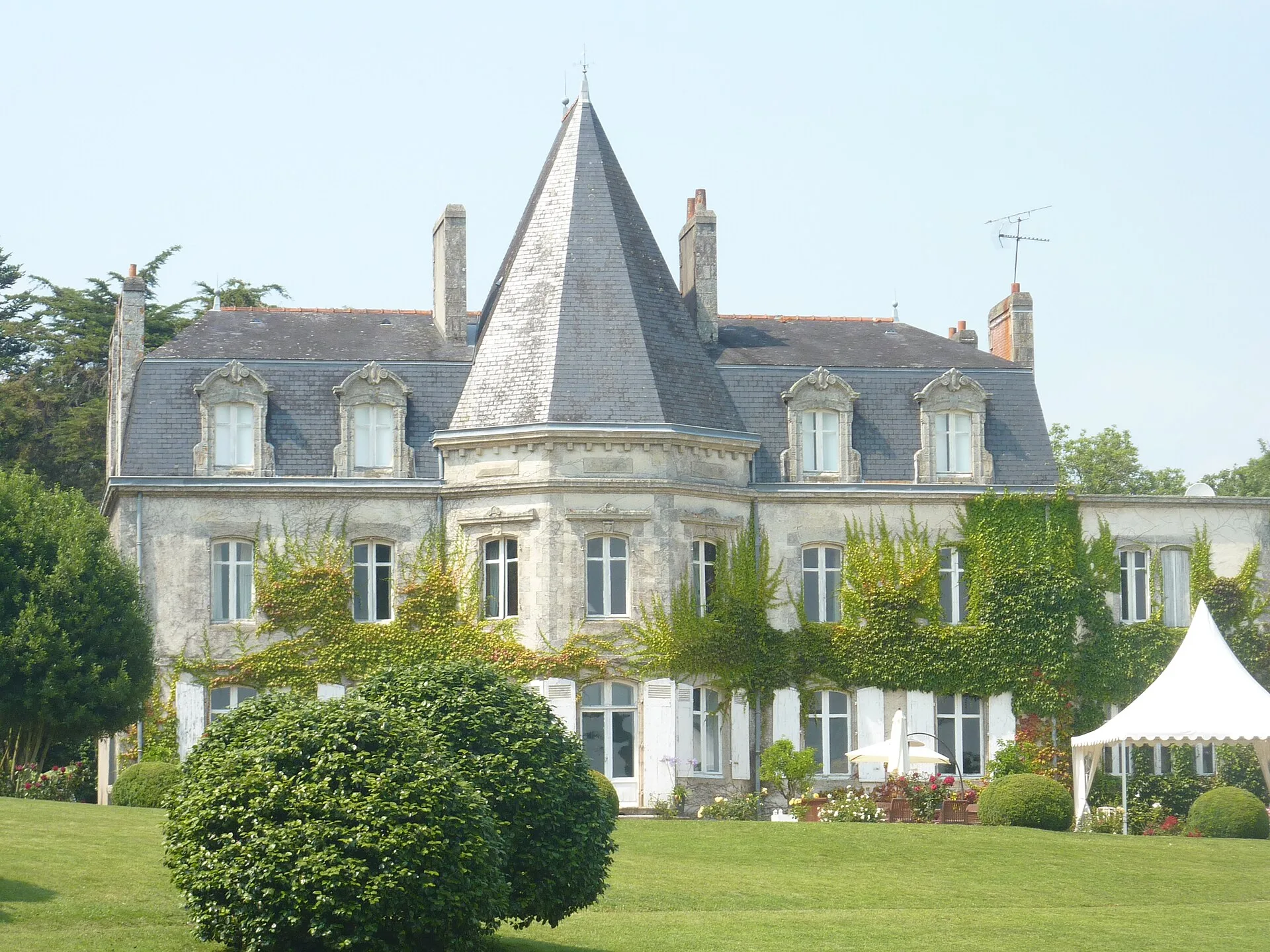 Manoir de Kerouzien, Plomelin – Finistère