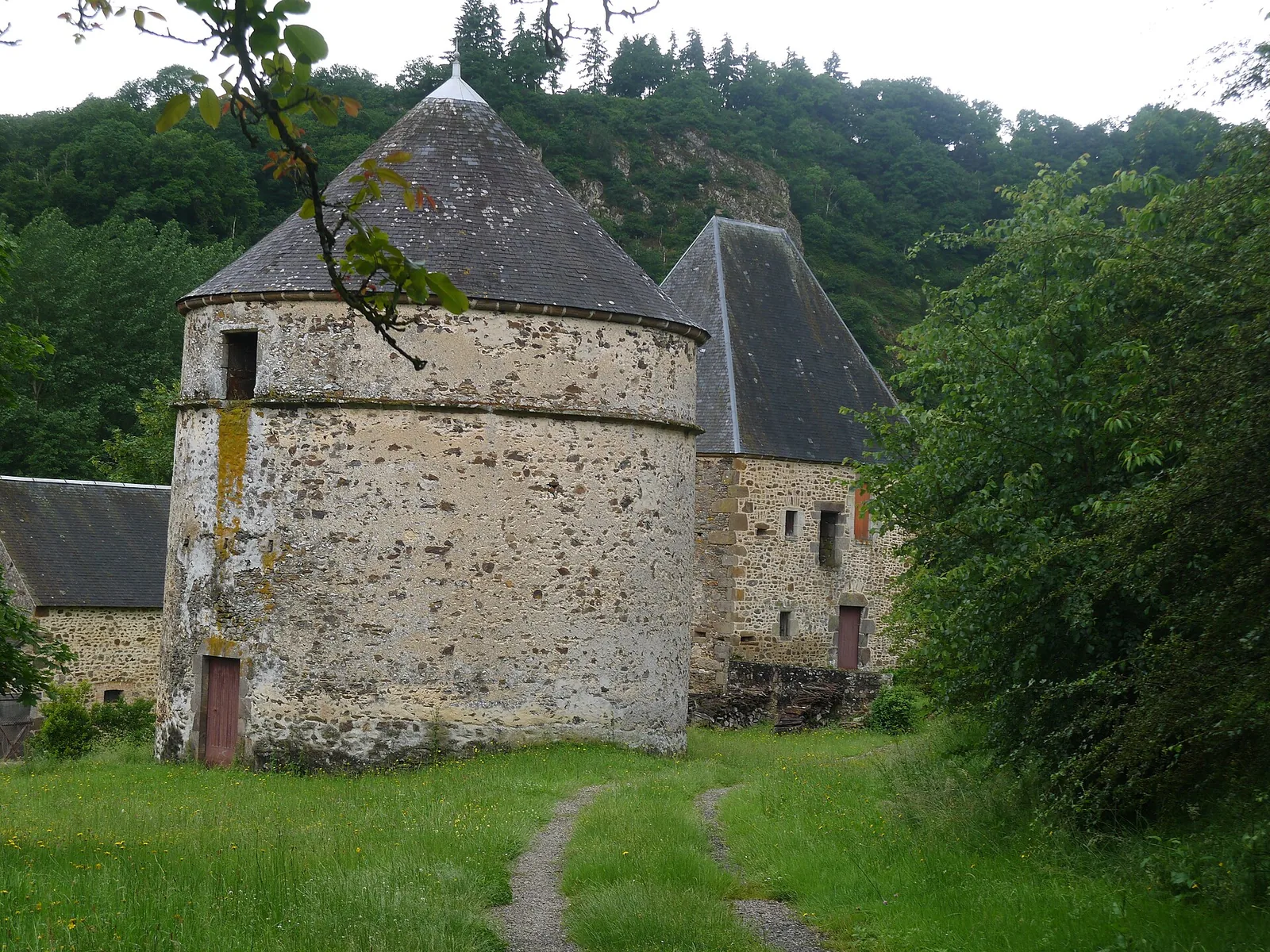 Manoir de Linthe, Saint-Léonard-des-Bois – Sarthe