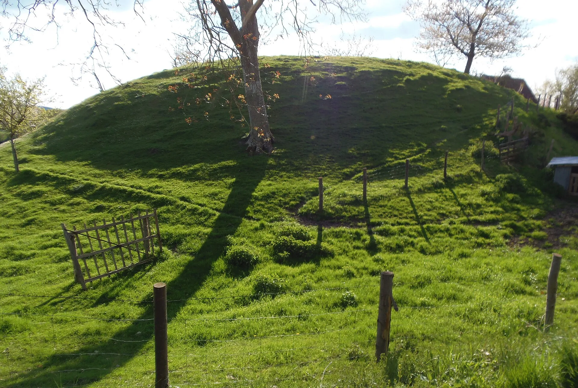 Motte féodale de Rivray, Sablons sur Huisne – Orne