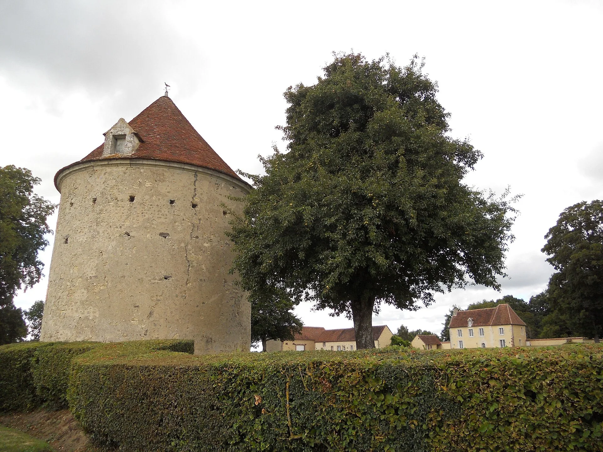 Motte féodale du Plessis-Poix, Sainte-Céronne-lès-Mortagne – Orne
