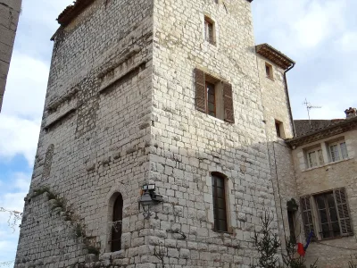 Remparts et cimetière avoisinant