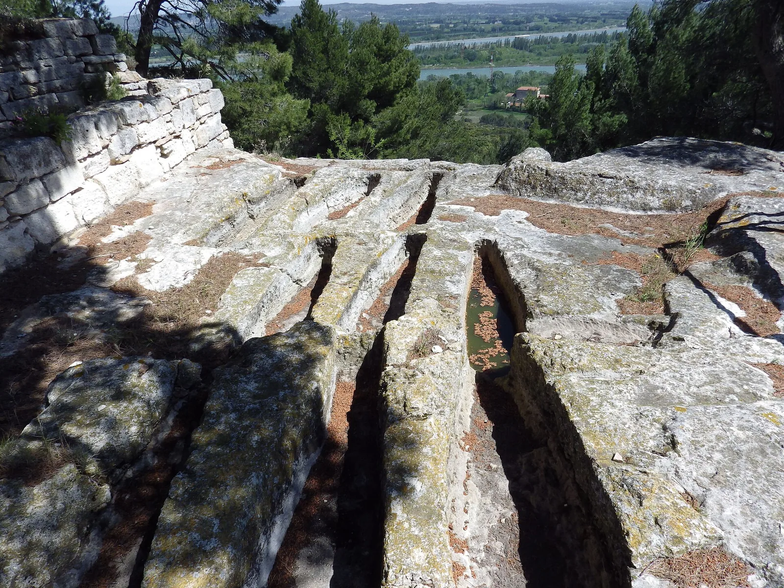 Site archéologique de Saint-Roman d'Aiguille (également sur commune de Comps), Beaucaire – Gard
