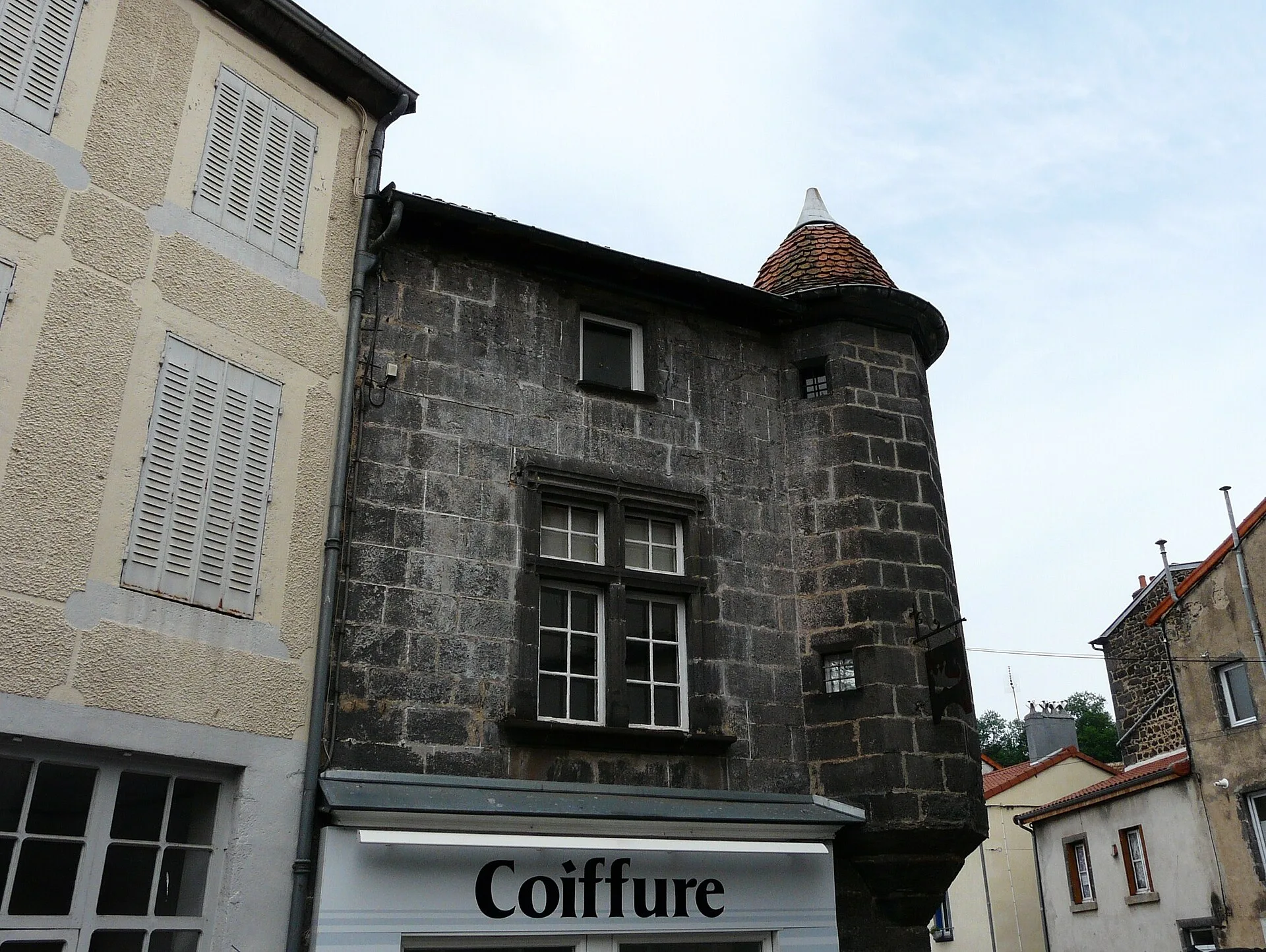 Tour aux Chausses de Pontgibaud, Pontgibaud – Puy-de-Dôme