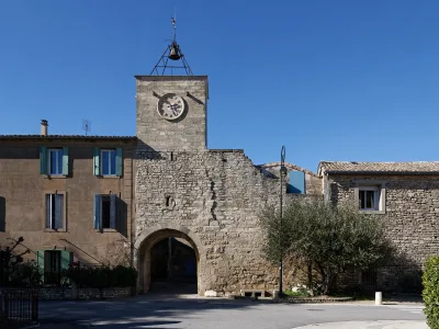 Tour de l'horloge à Villevieille