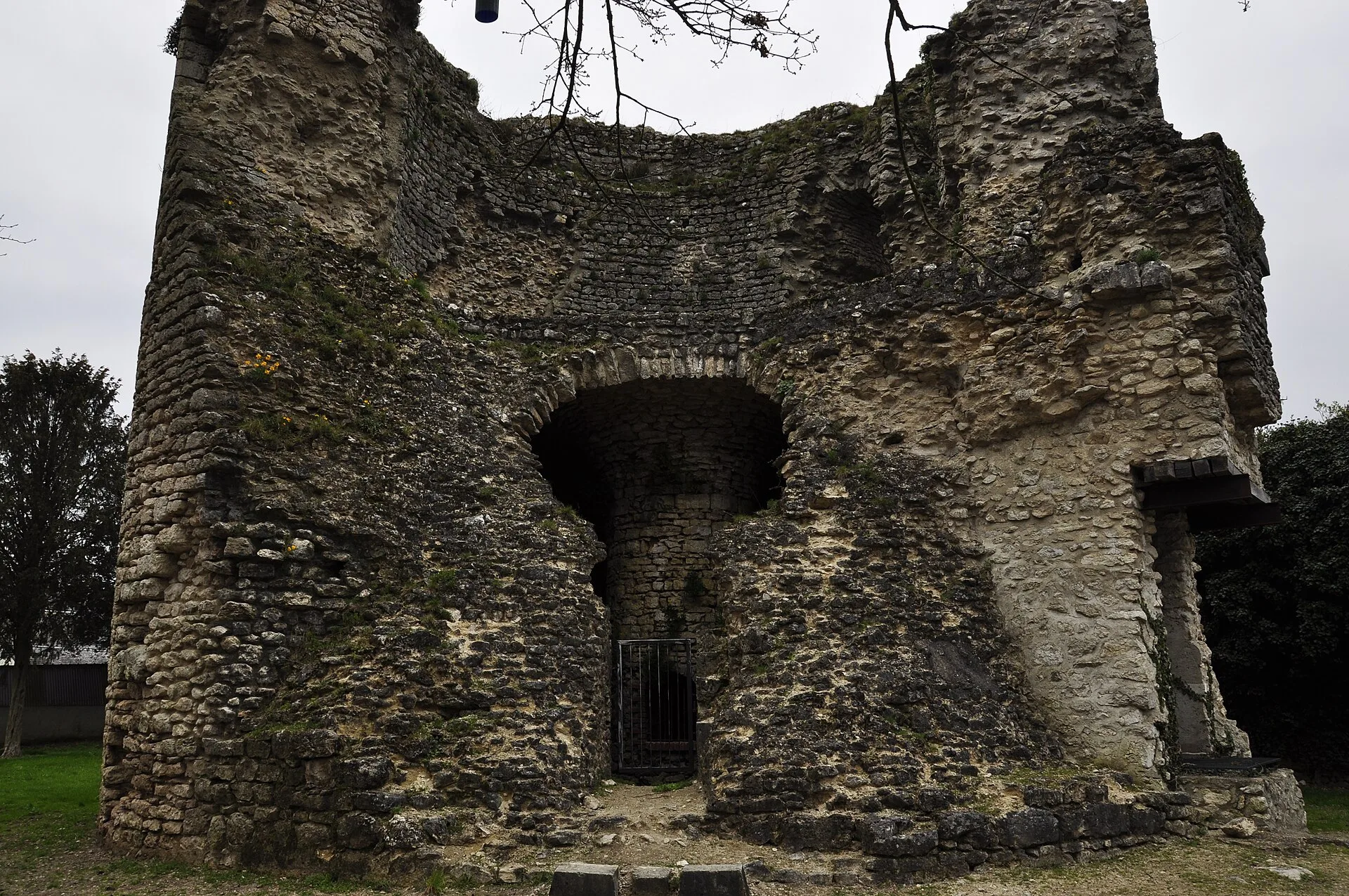 Tour des Montils, Les Montils – Loir-et-Cher