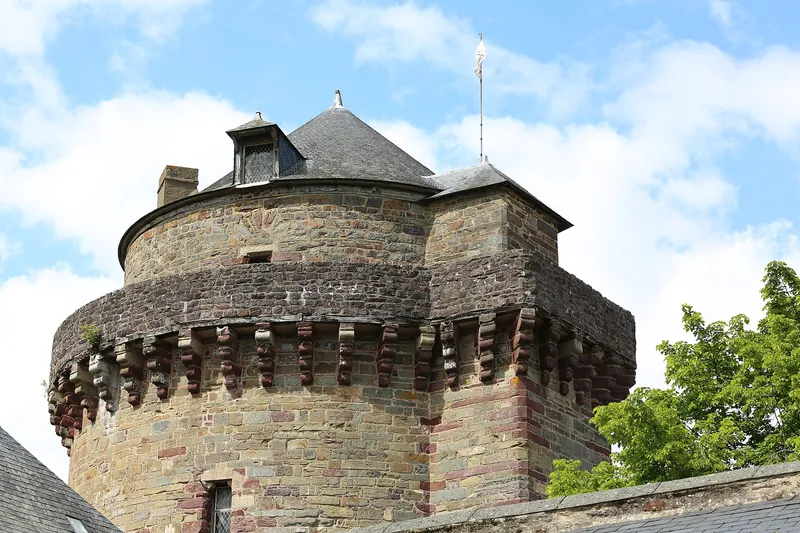 Tour du château ou ancien donjon (ancienne prison)
