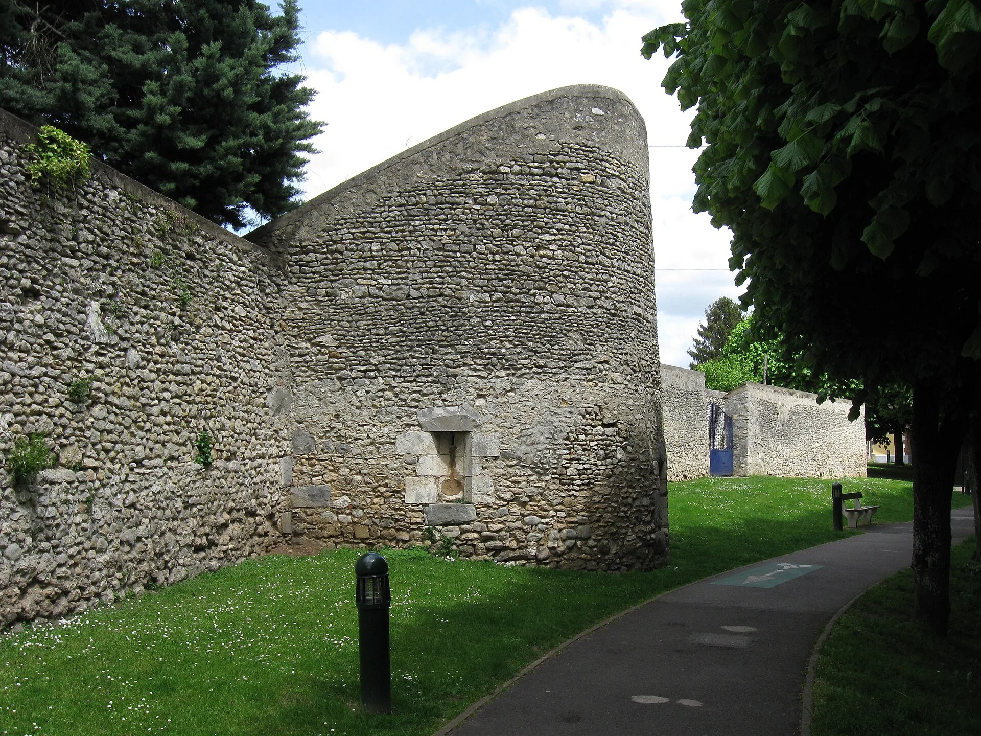 Tour du Loup, Étampes – Essonne