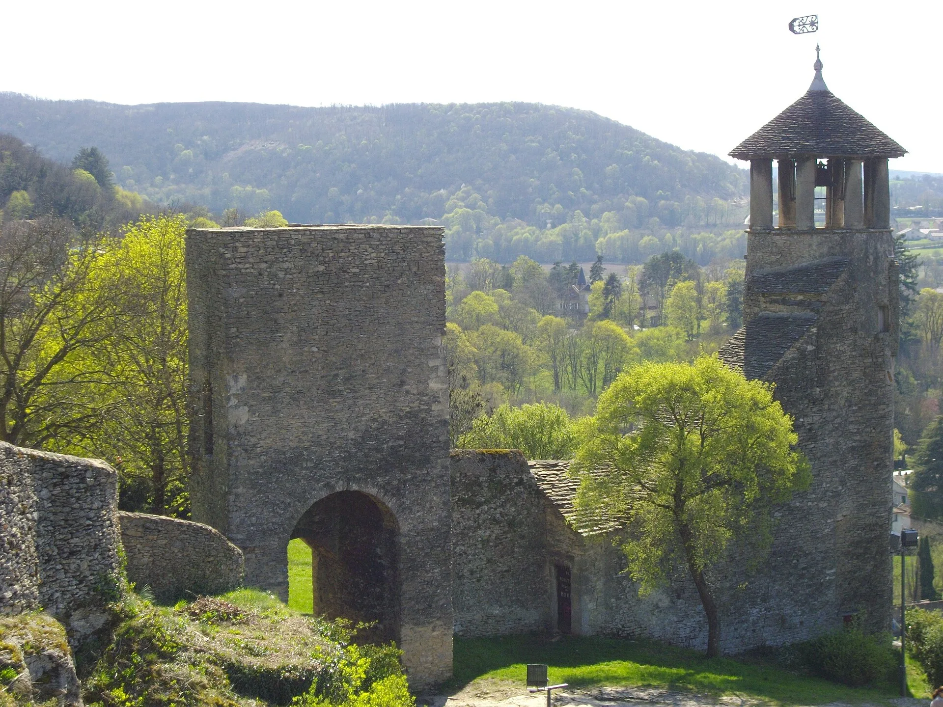 Tour Saint-Hippolyte, Crémieu – Isère